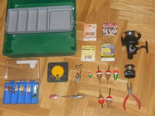 LOTE DE MATERIAL DE PESCA N4. VER FOTOS.         