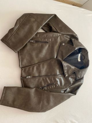 Cazadora efecto piel H&M marrón niños  talla 170