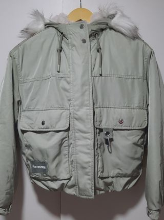 Chaqueton Bershka verde claro talla XS.