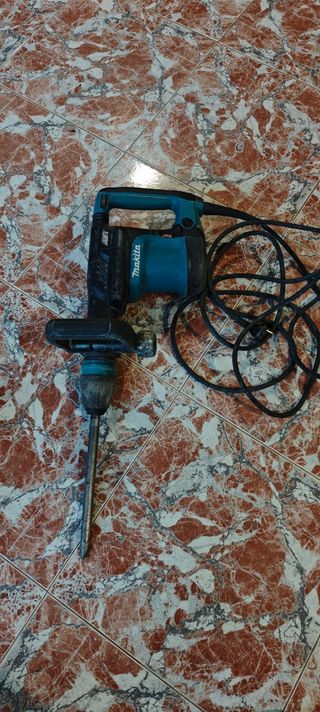 Martillo Makita AVT