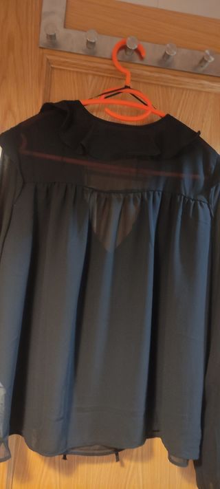 Blusa  talla S con volantes