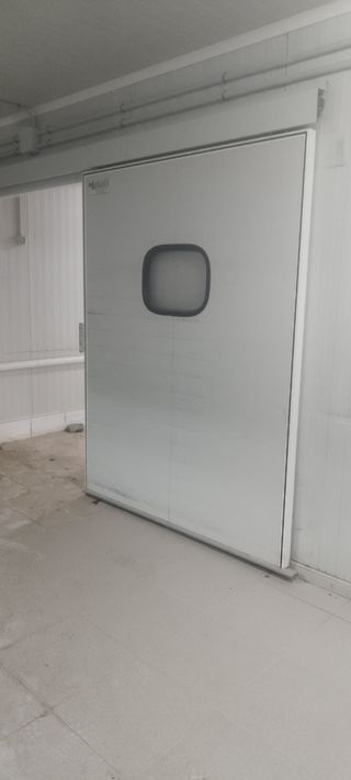 Puerta corredera industrial