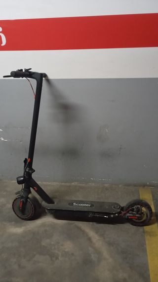 Patinete eléctrico marca "iScooter".