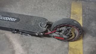 Patinete eléctrico marca "iScooter".