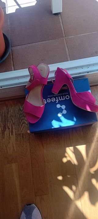 Zapatos de tacón fucsia para fiesta