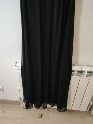 Vestido negro de gasa