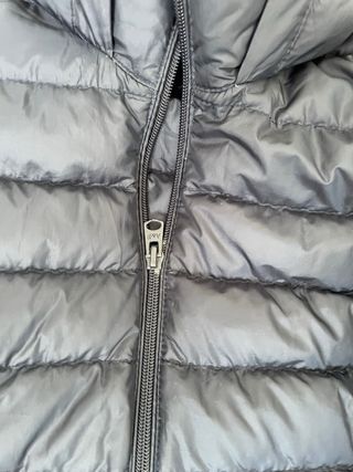 Chaqueta azul marino con capucha