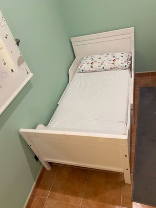 Cama infantil extensible blanca “Sundvik”