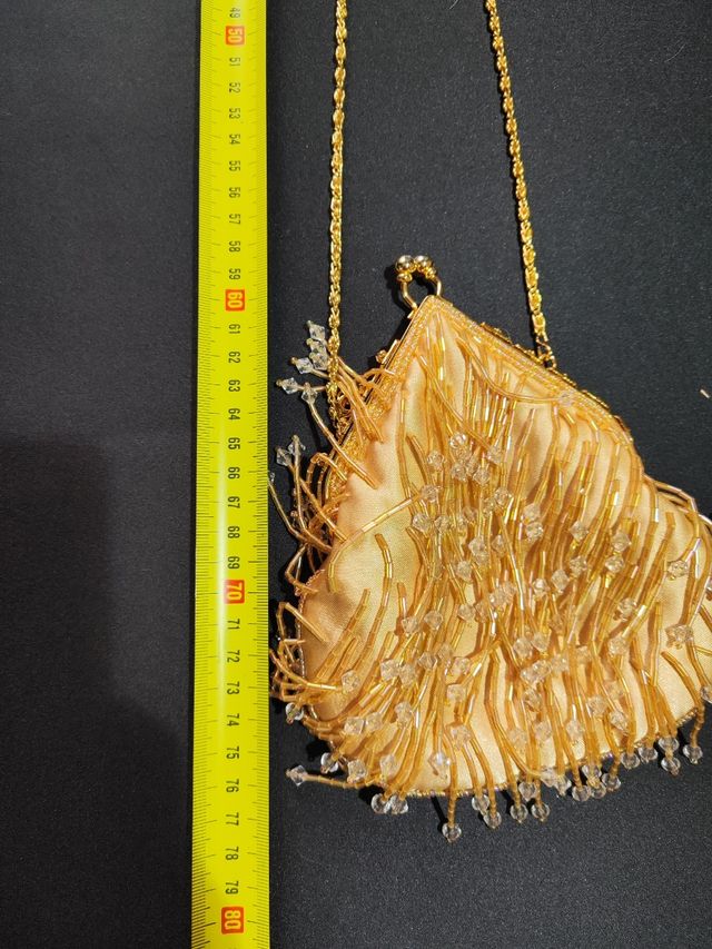 Bolso de fiesta dorado con cadena