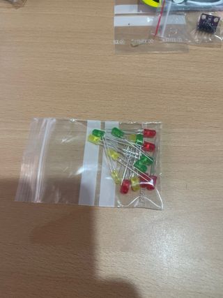 Kit Arduino con componentes varios