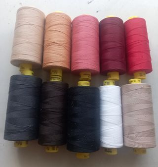 10 Bobinas de hilo de coser Gutermann.