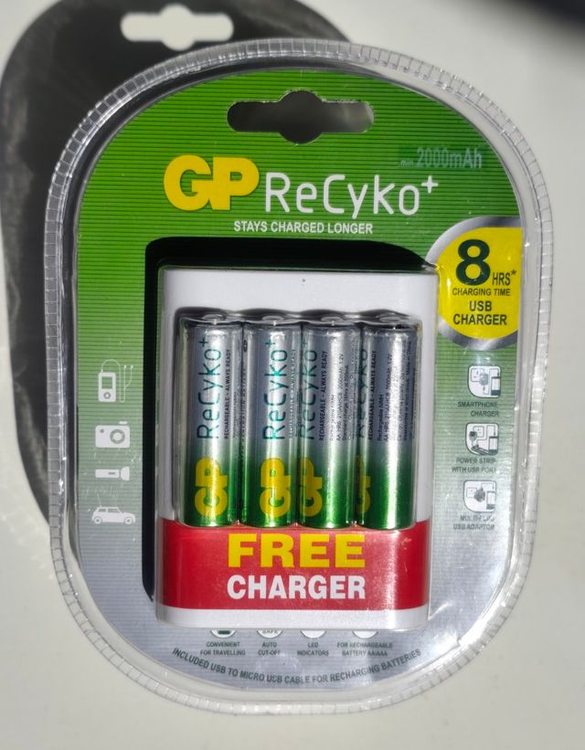 Caricabatterie GP U411 + 4 batterie AA 2000mAh