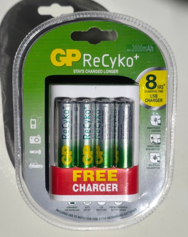 Caricabatterie GP U411 + 4 batterie AA 2000mAh