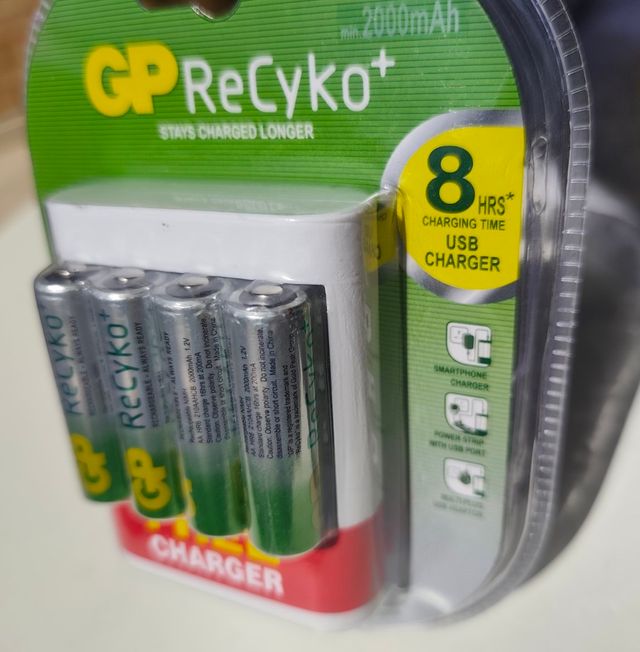 Caricabatterie GP U411 + 4 batterie AA 2000mAh
