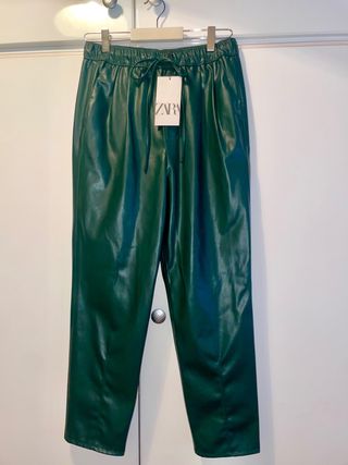 Pantalón Zara Verde Efecto Piel