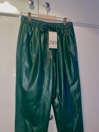 Pantalón Zara Verde Efecto Piel