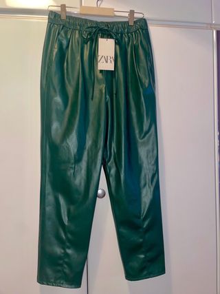 Pantalón Zara Verde Efecto Piel