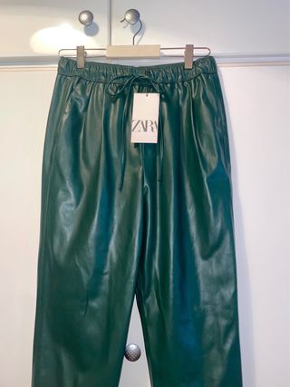 Pantalón Zara Verde Efecto Piel