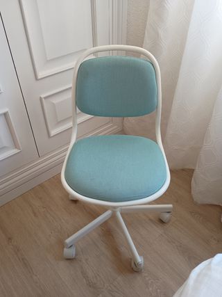 Silla de escritorio infantil azul IKEA