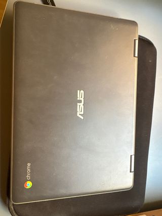 Chromebook ASUS Gris (pantalla táctil)
con funda 
