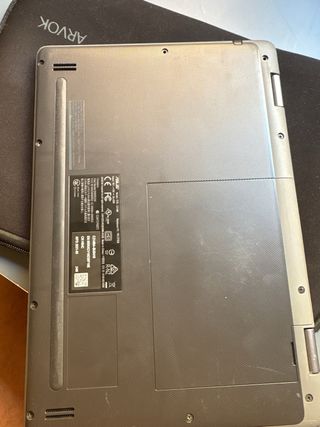 Chromebook ASUS Gris (pantalla táctil)
con funda 

