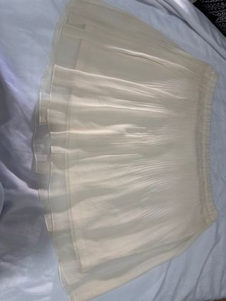 Falda plisada beige