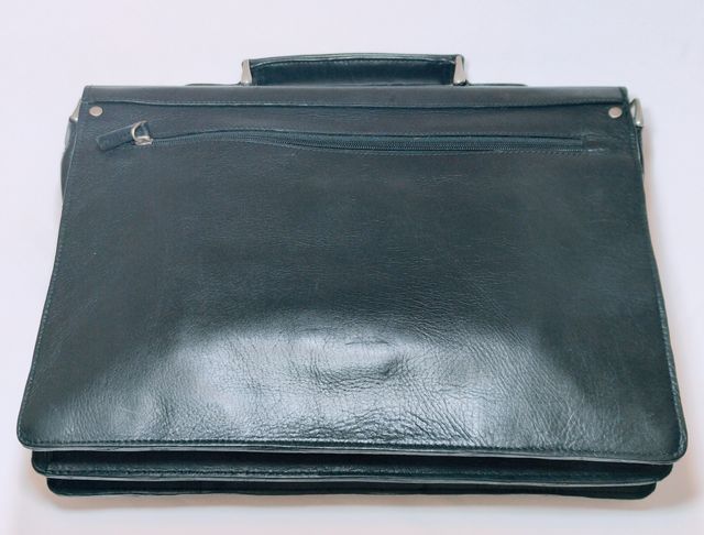 Maletín de piel de Adolfo Domínguez (negro)