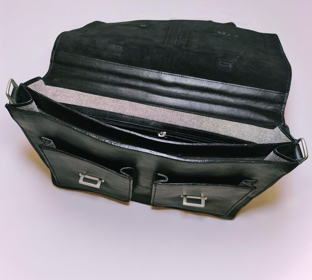 Maletín de piel de Adolfo Domínguez (negro)