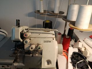 Remalladora industrial Brother 4 hilos