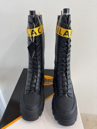 Botas Dockers Negras Altas con Cinta Amarilla