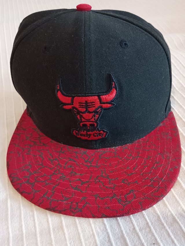 Gorra New Era Windy City Bulls: Negra y Roja