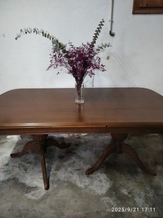Mesa de comedor de madera maciza