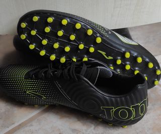 Botas de fútbol Joma negras talla 42
