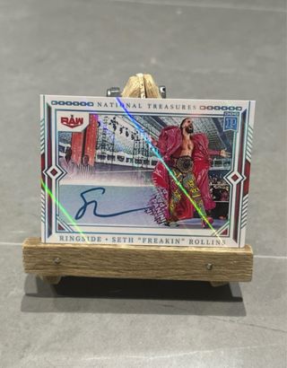 Seth Rollins Firma WWE National Treasures Panini