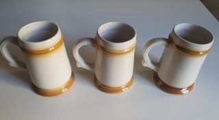 Boccali da birra vintage con scudi