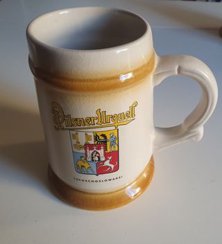 Boccali da birra vintage con scudi