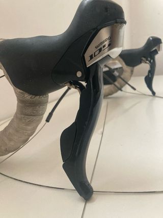 Manillar Orbea con manetas Shimano 105 10v