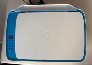Impresora HP Deskjet Azul y Blanca