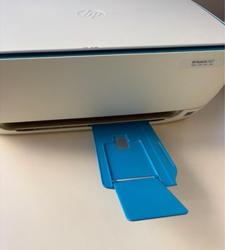 Impresora HP Deskjet Azul y Blanca