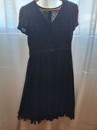 Vestido Negro Corto con Pedrería