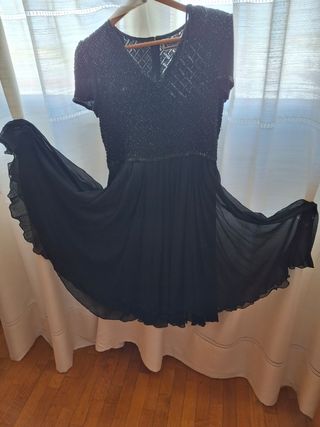 Vestido Negro Corto con Pedrería