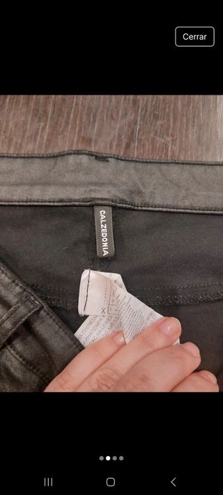 Pantalones pitillo encerados negros