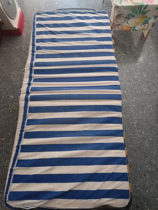 Cama plegable para campo o casa