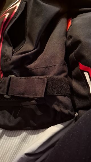 Chaqueta Bela Negra y Roja Talla S