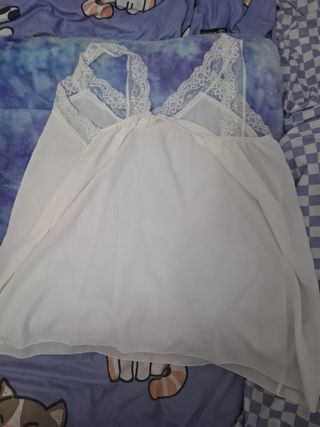 Top blanco con encaje