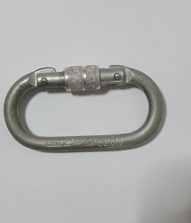 Mosquetón de seguridad ovalado