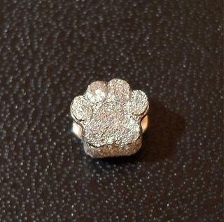 Charm mini en plata de ley huella textura