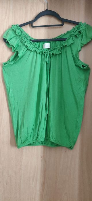 Blusa verde con volantes y cordón