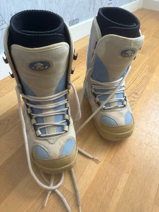Tabla y botas de Snowboard talla 39