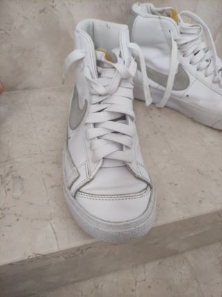 Zapatillas Nike Blazer Blancas y Grises